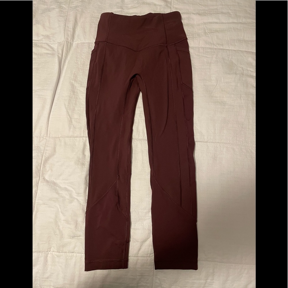 Lululemon High Waisted Capris Leggings With Side Pockets. Size 4.